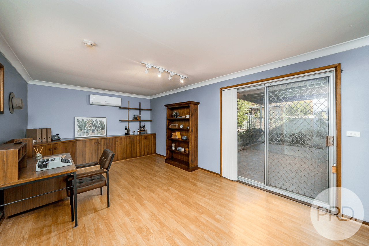 10 Norfolk Avenue, LAKE ALBERT, NSW 2650