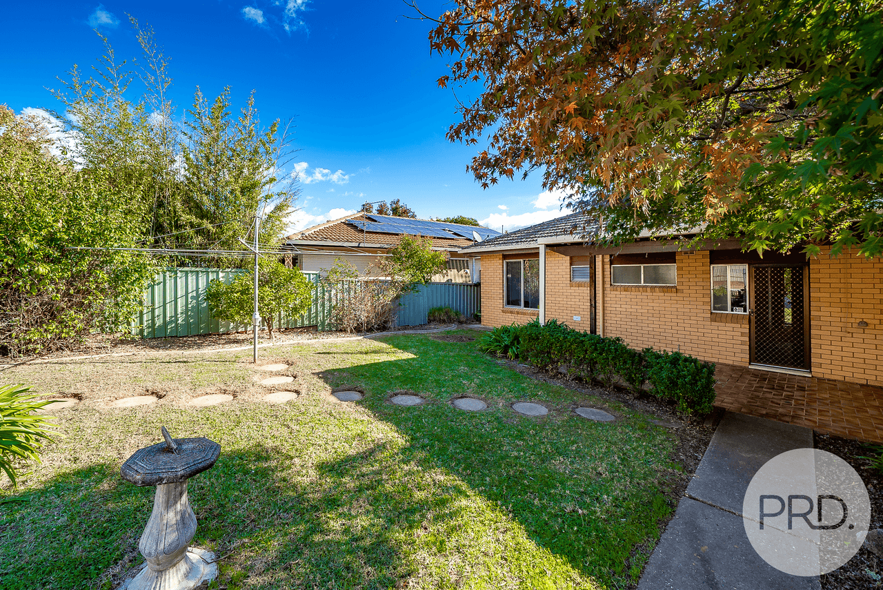 10 Norfolk Avenue, LAKE ALBERT, NSW 2650