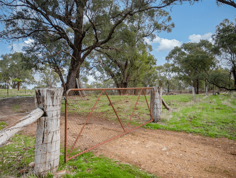 1520 Banksdale Road, HANSONVILLE, VIC 3675