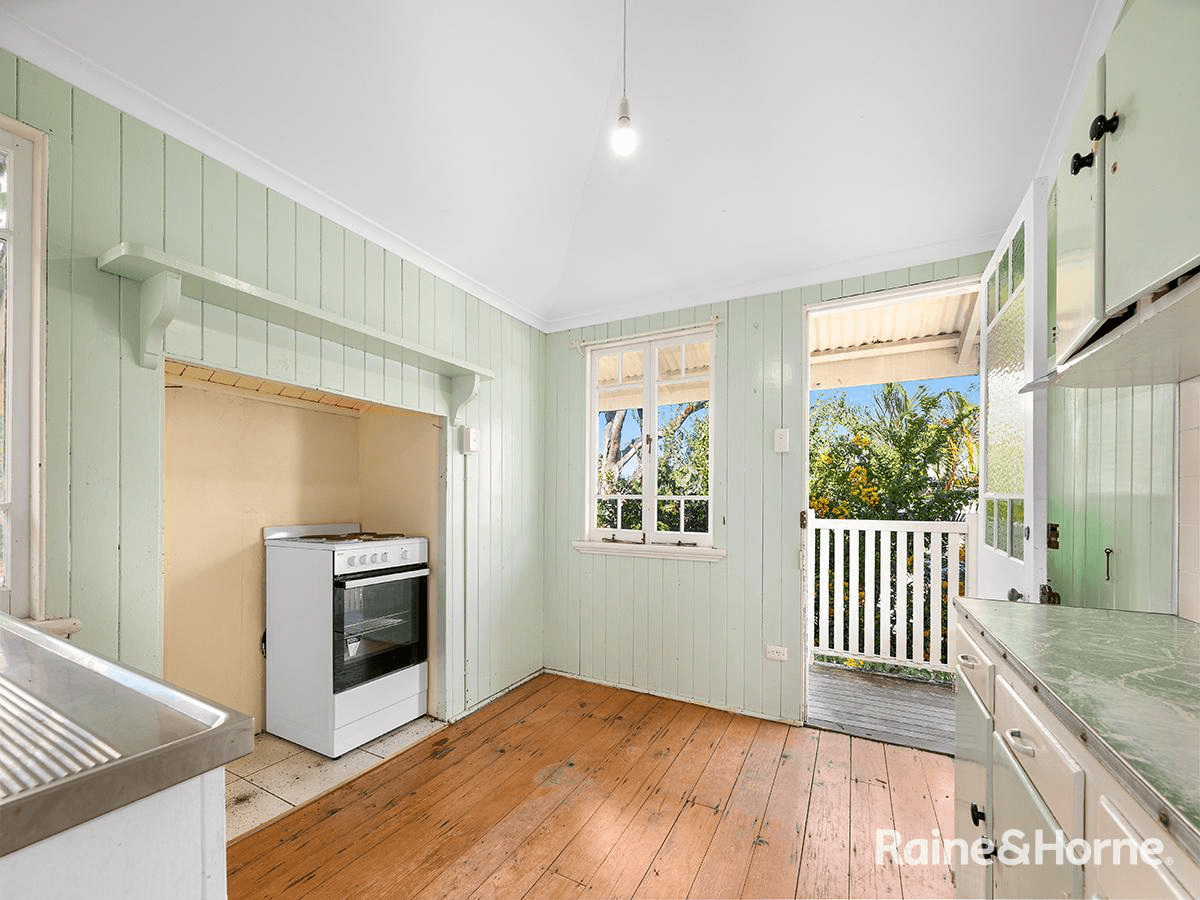 18 Fifth Avenue, BARDON, QLD 4065