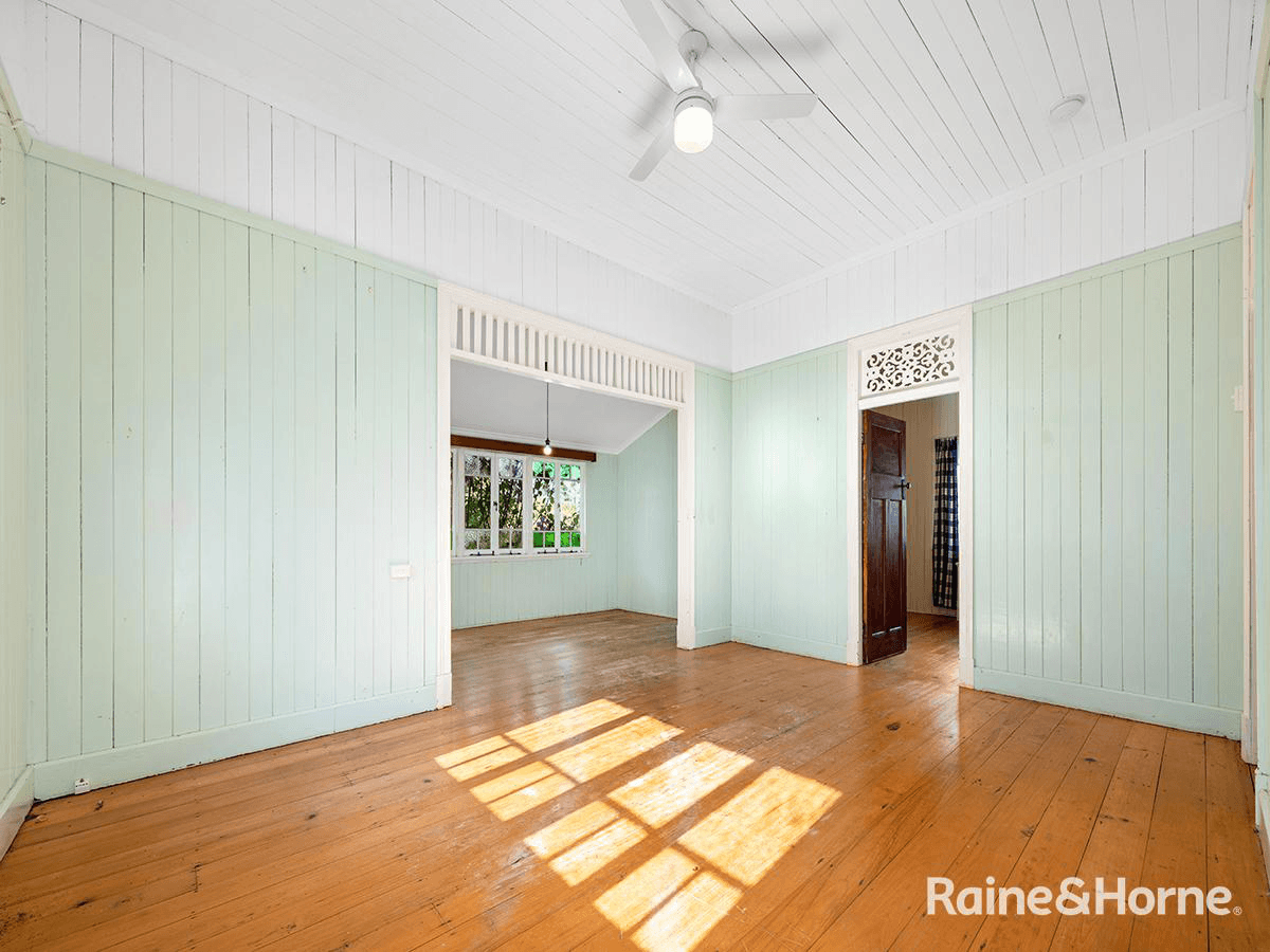 18 Fifth Avenue, BARDON, QLD 4065