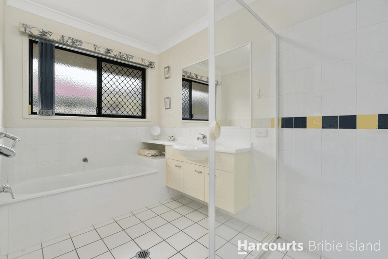 4/8 Spinnaker Drive, SANDSTONE POINT, QLD 4511