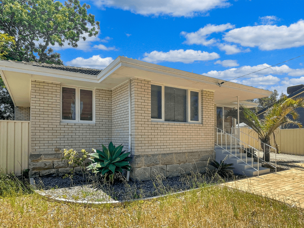 40 Brecknock Way, GIRRAWHEEN, WA 6064