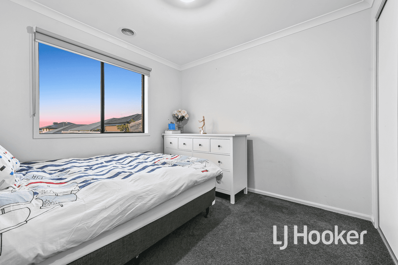 11 Carambola Place, BERWICK, VIC 3806