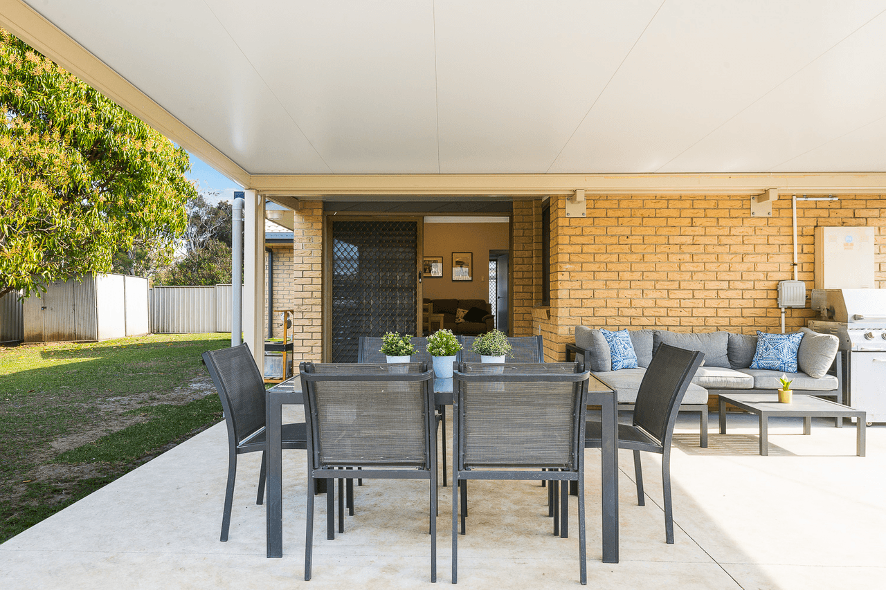 13 Bennett Drive, REGENTS PARK, QLD 4118