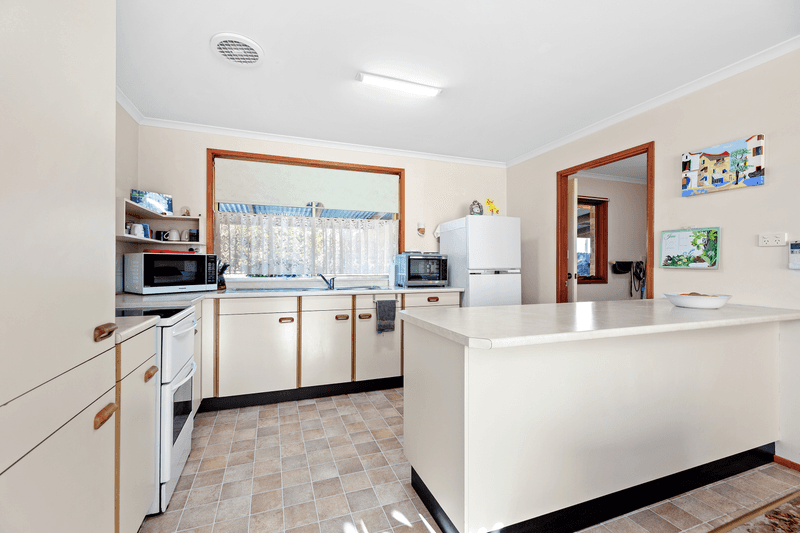 17A Goolara Avenue, DALMENY, NSW 2546