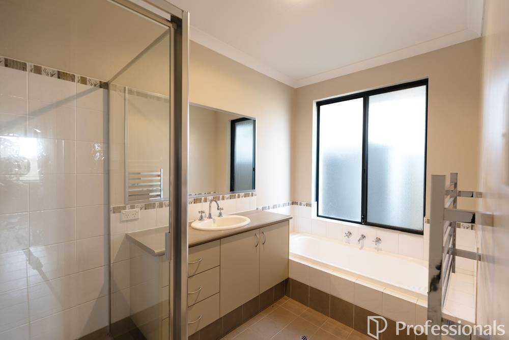 1 Halpin Circle, ELLENBROOK, WA 6069