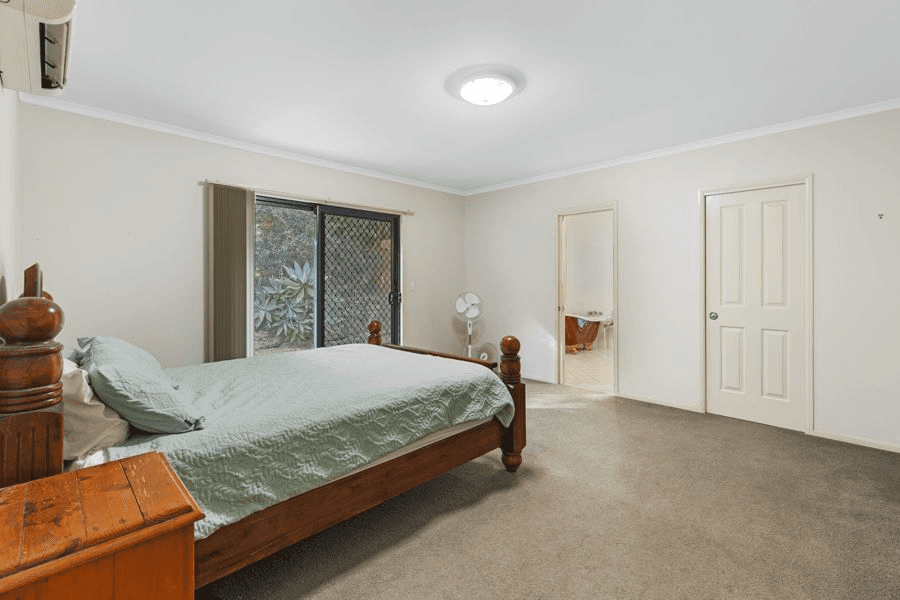 98 Benson Road, ARALUEN, QLD 4570