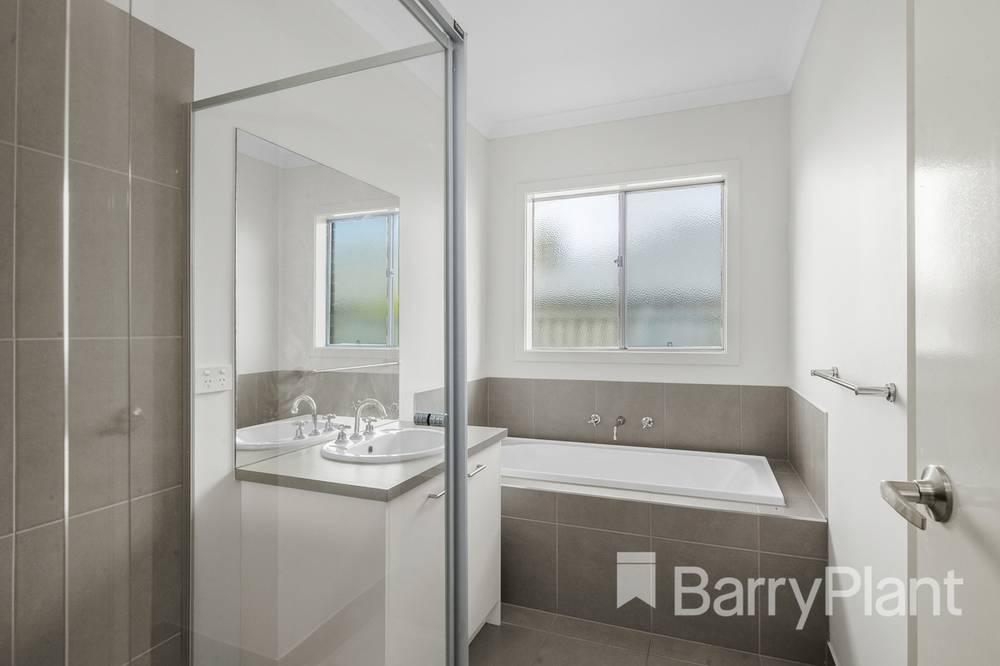 33 Wilmott Street, Lucas, VIC 3350