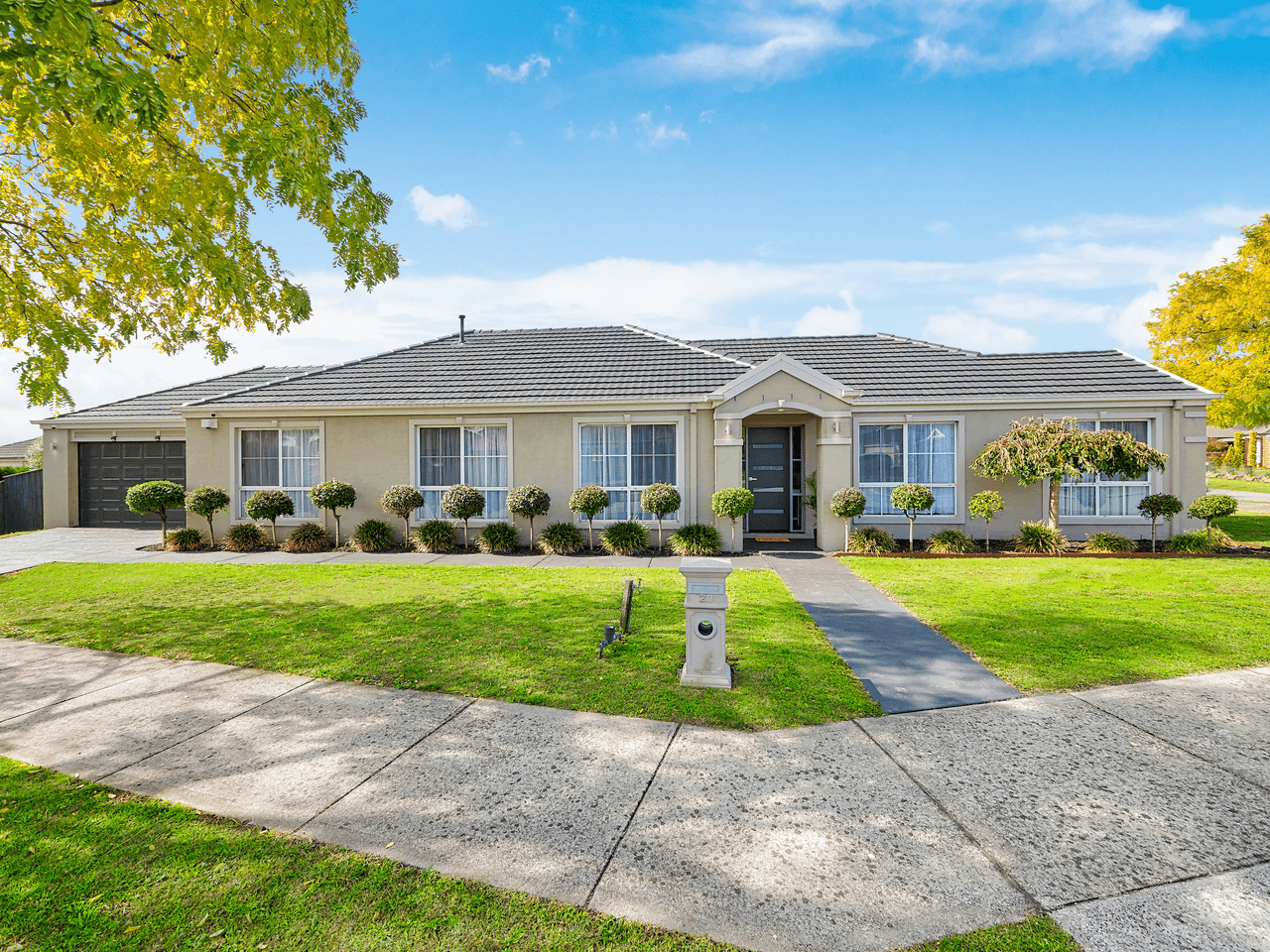 20 Chatswood Drive, NARRE WARREN SOUTH, VIC 3805