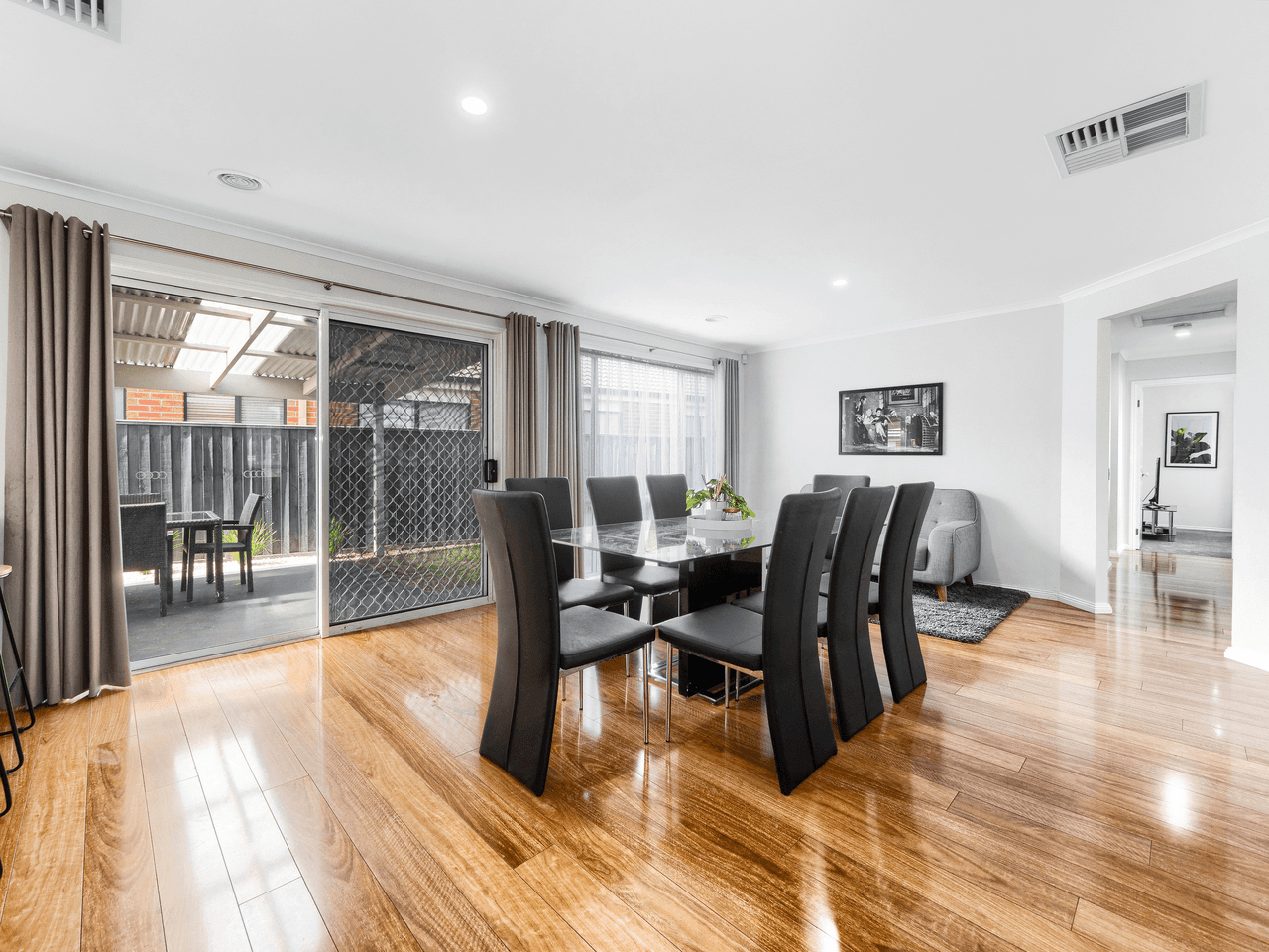 20 Chatswood Drive, NARRE WARREN SOUTH, VIC 3805