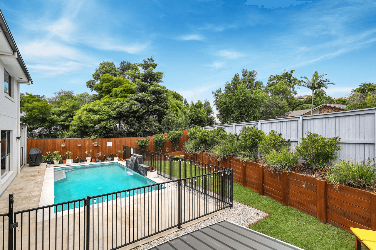 1 Element Street, ELANORA, QLD 4221