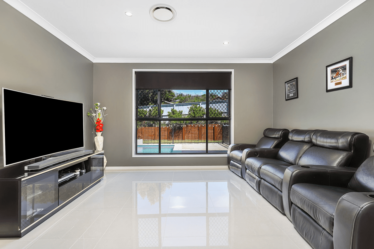 1 Element Street, ELANORA, QLD 4221