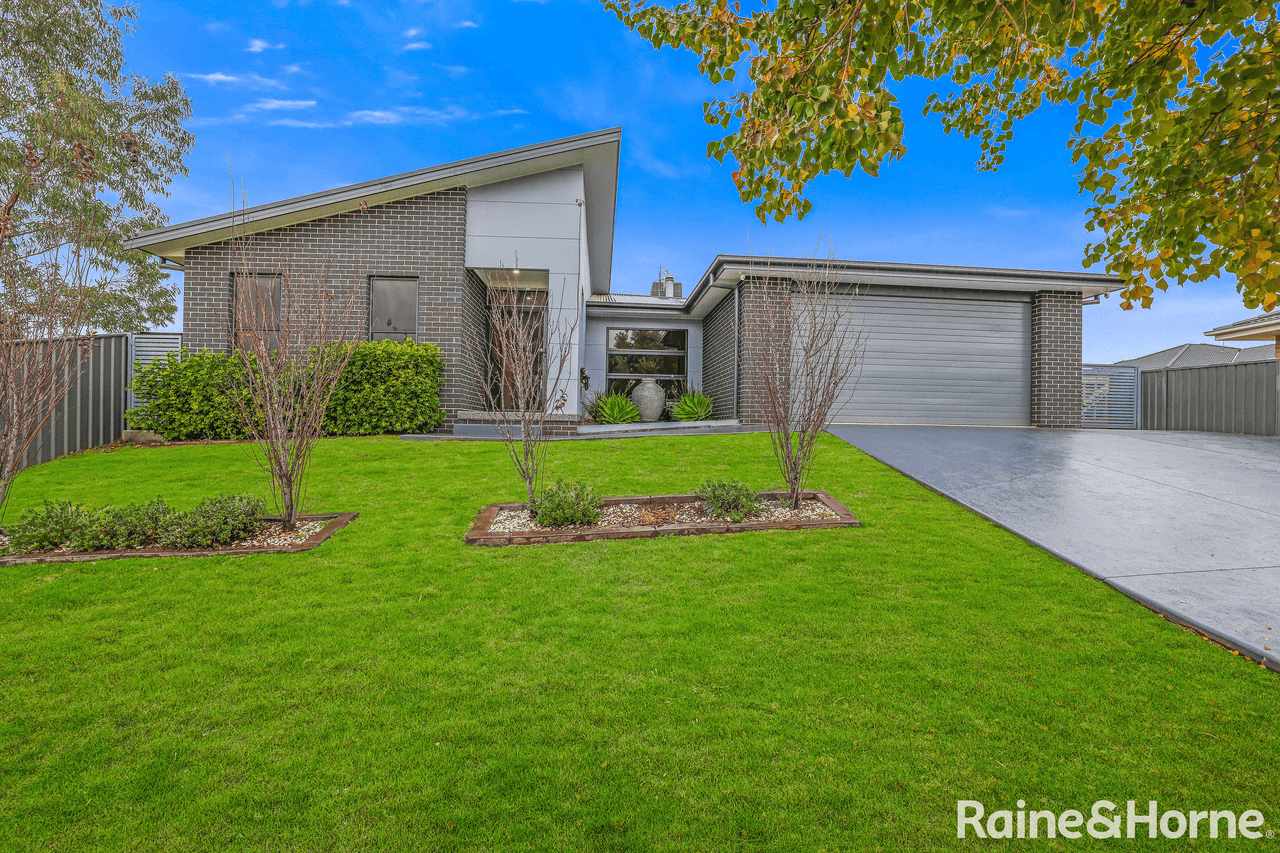 3 Wagtail Close, TAMWORTH, NSW 2340