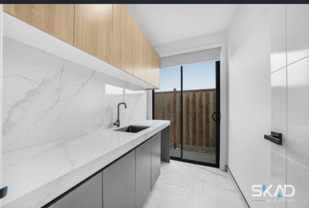 8 Issans Street, WOLLERT, VIC 3750
