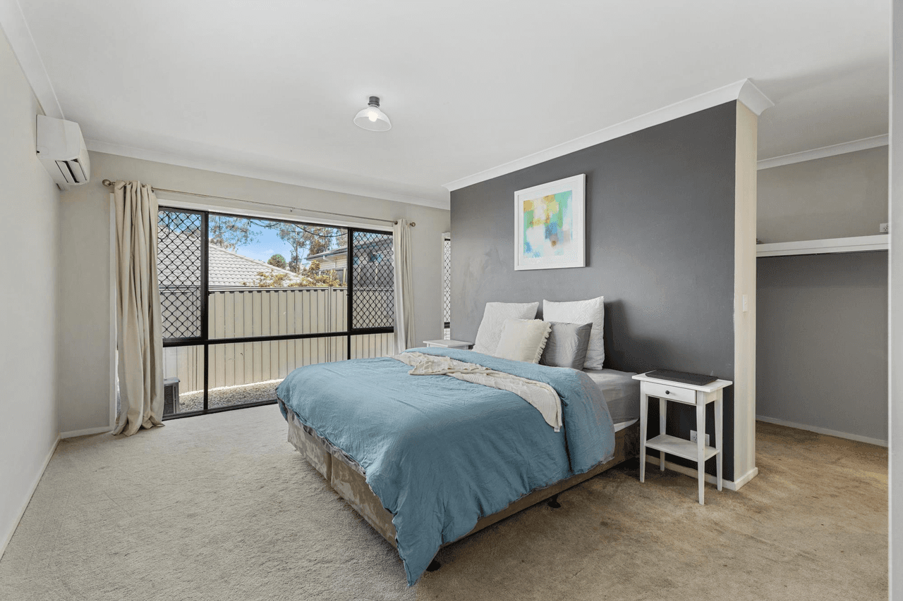 13 Knightsbridge Drive, CHUWAR, QLD 4306