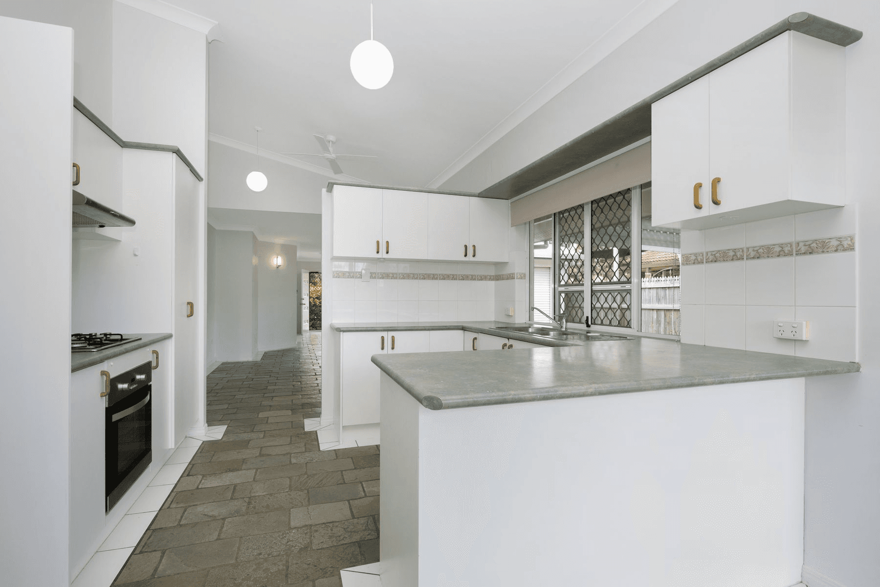 7 Cocos Place, KIRWAN, QLD 4817