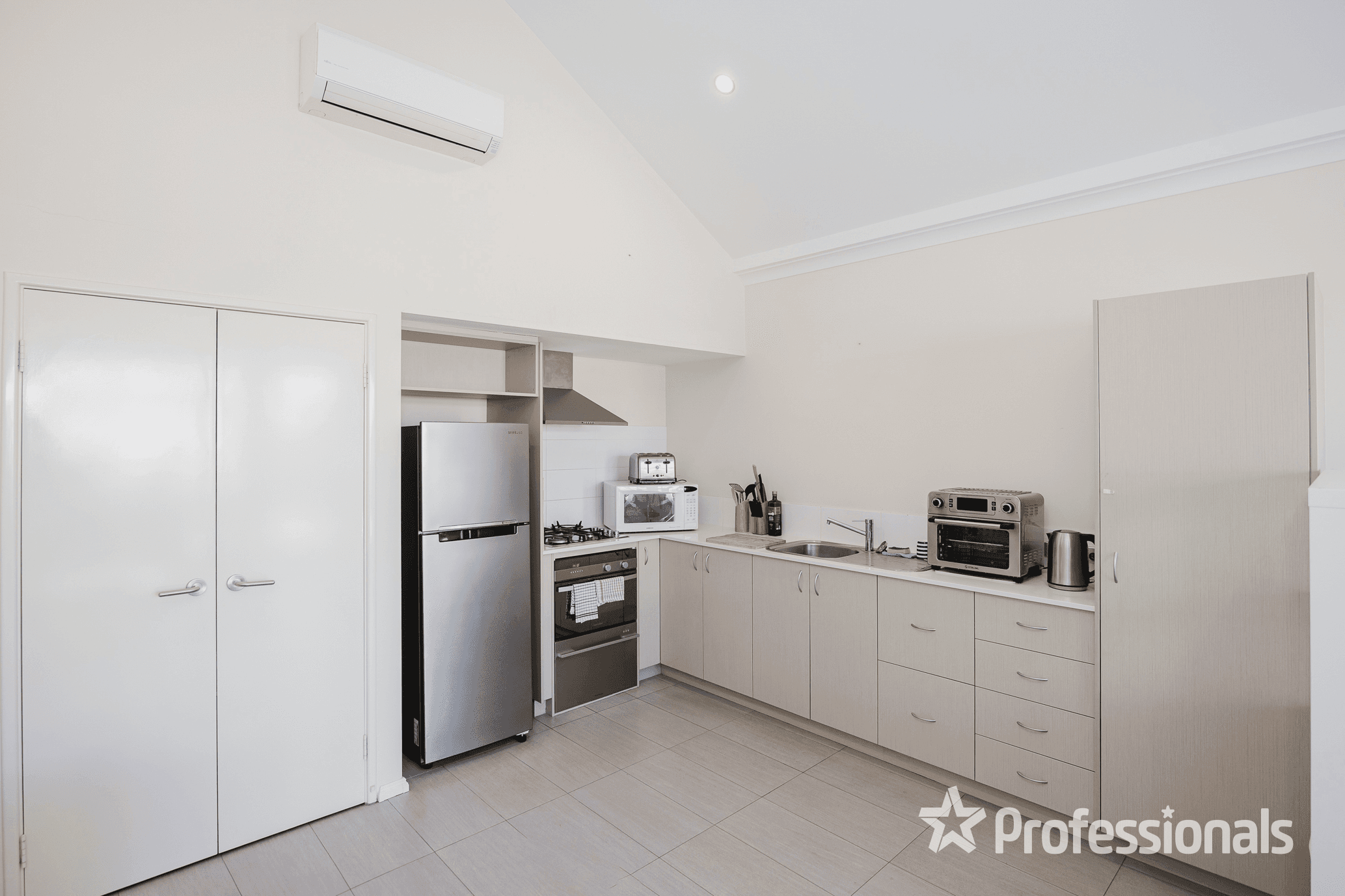 42 Delapre Drive, ELLENBROOK, WA 6069