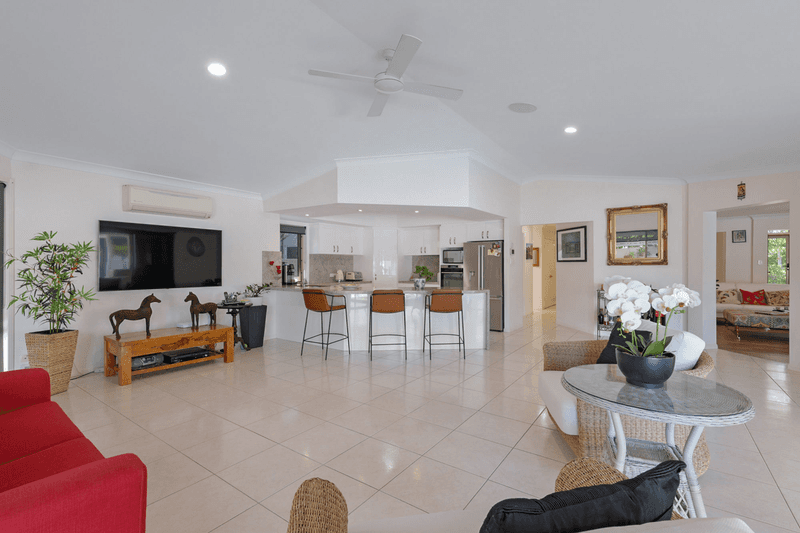 5 Campbellville Circuit, PELICAN WATERS, QLD 4551