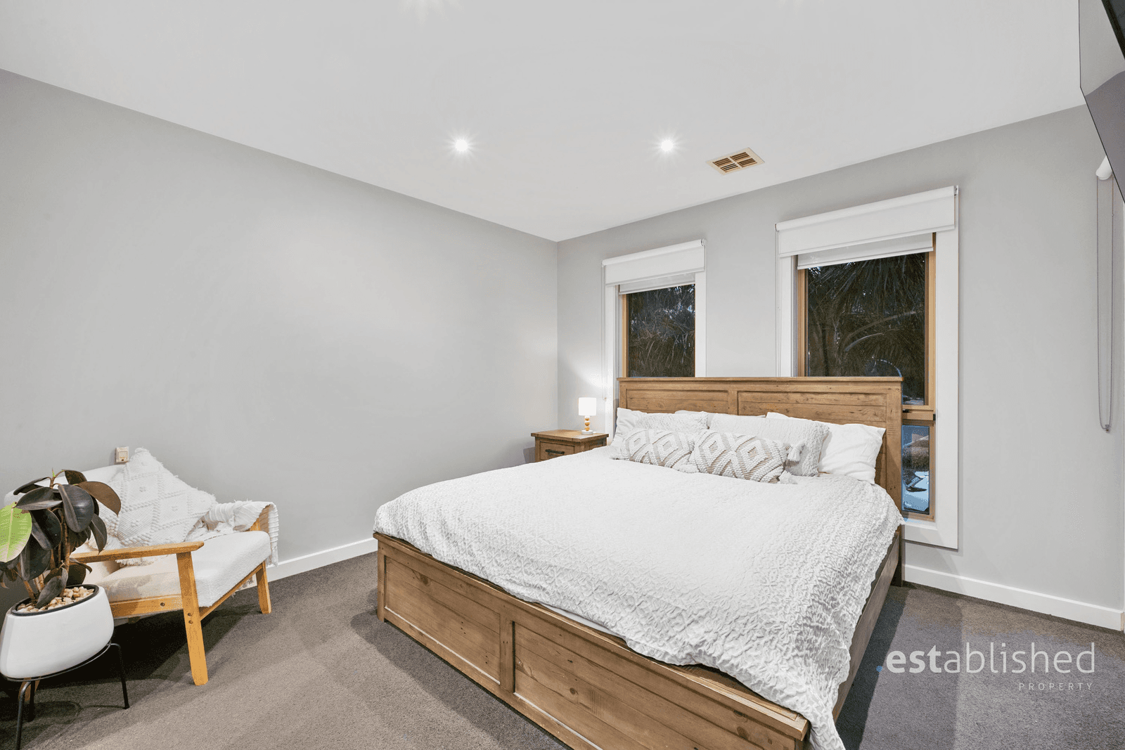 38 Bayside Drive, SANCTUARY LAKES, VIC 3030