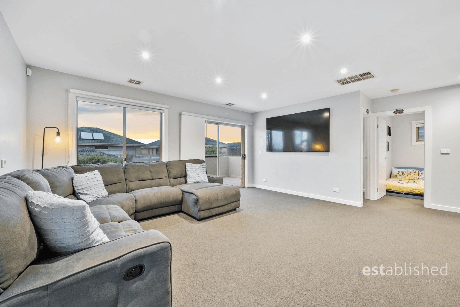 38 Bayside Drive, SANCTUARY LAKES, VIC 3030