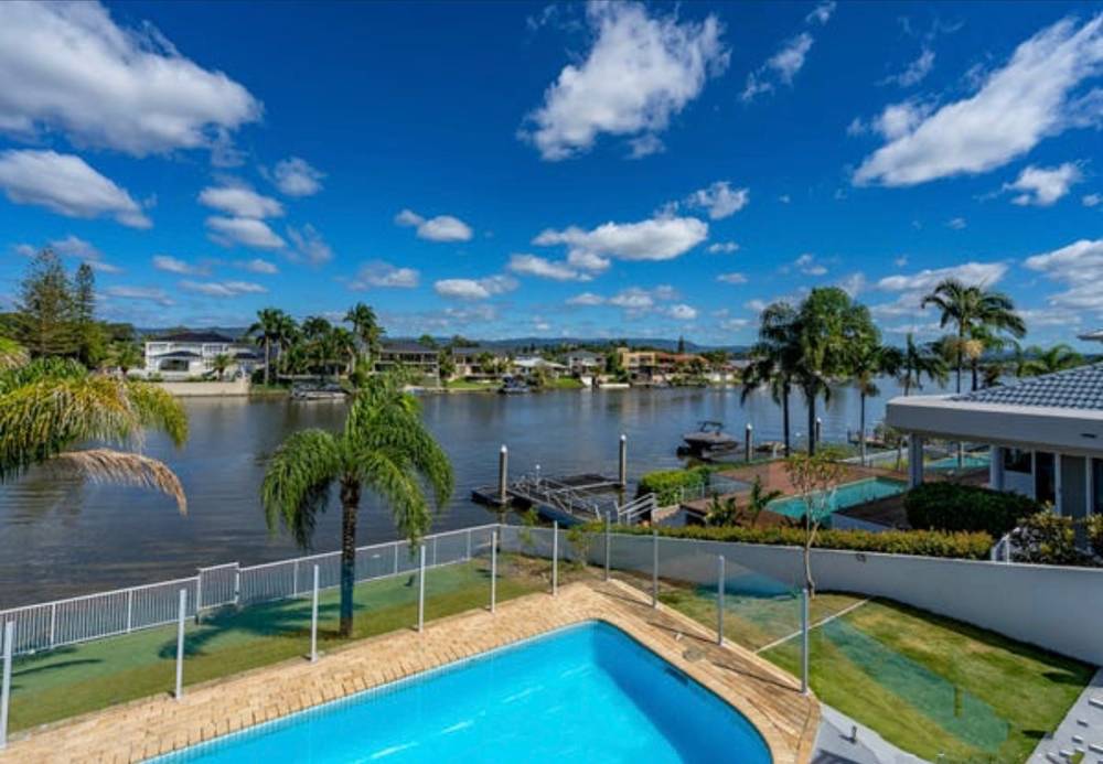 2/@ Cabana Boulevard, BENOWA, QLD 4217