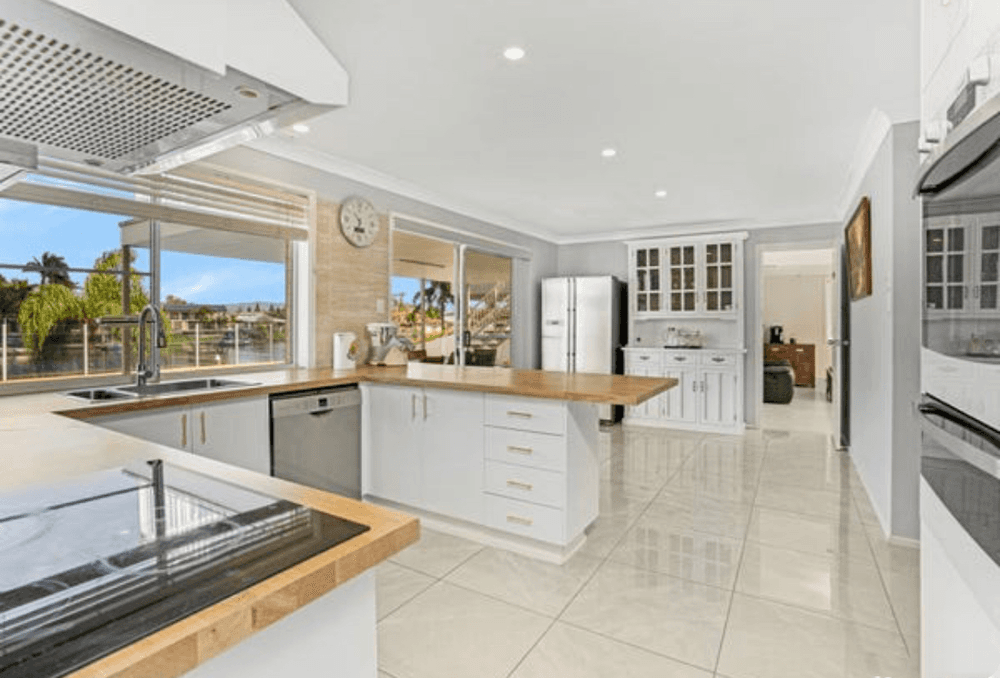 2/@ Cabana Boulevard, BENOWA, QLD 4217