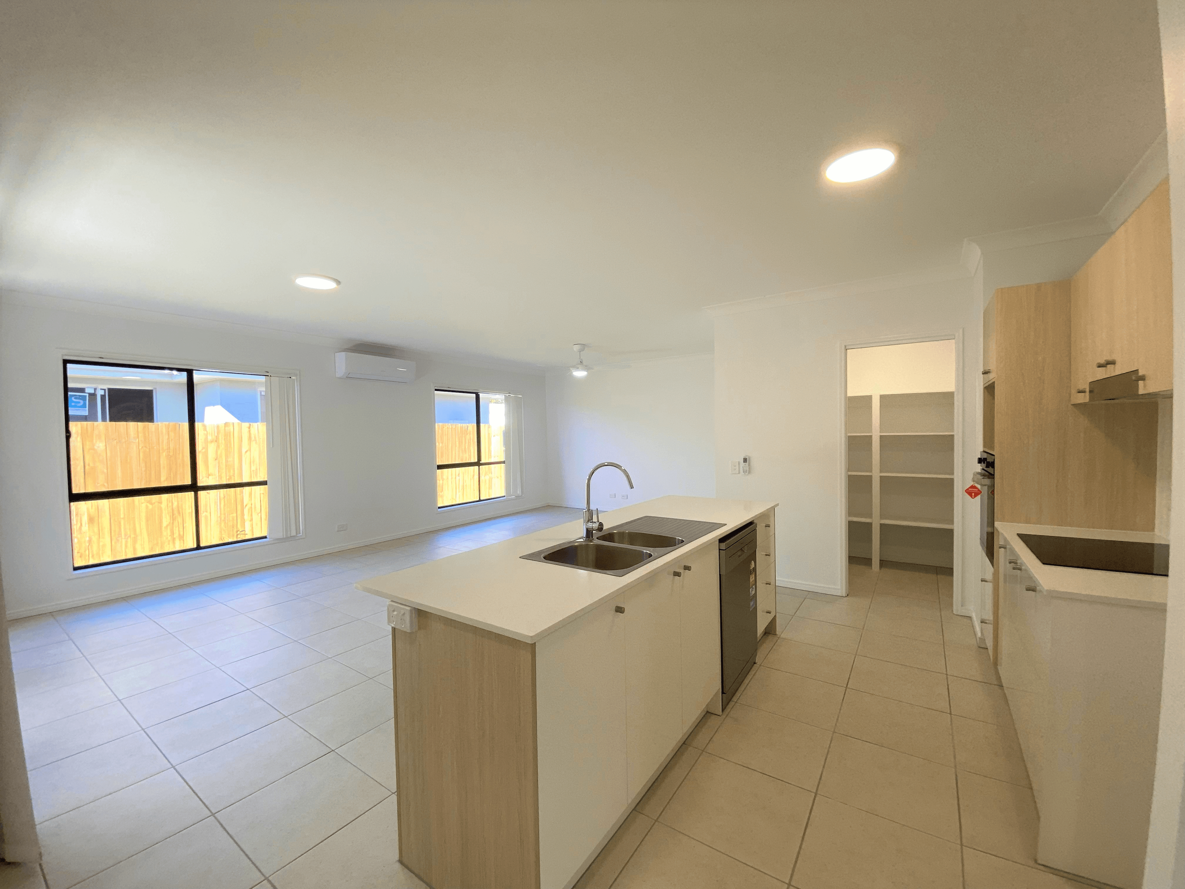 3 Bimbadean Circuit, SOUTHSIDE, QLD 4570