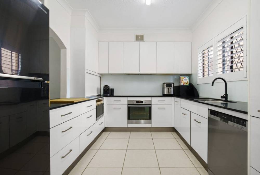 3/2 Bacardi Court, MERMAID WATERS, QLD 4218