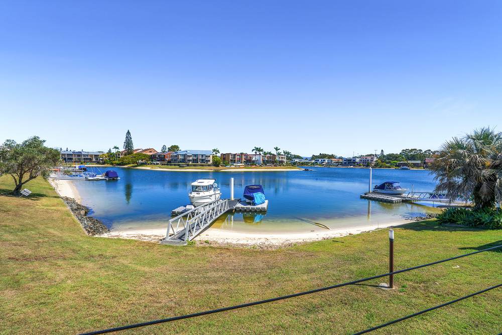 3/2 Bacardi Court, MERMAID WATERS, QLD 4218