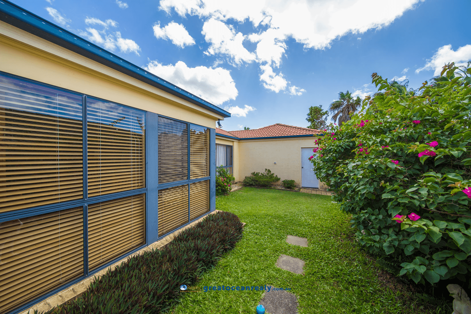 1 Crestbrook Glen, MOLENDINAR, QLD 4214