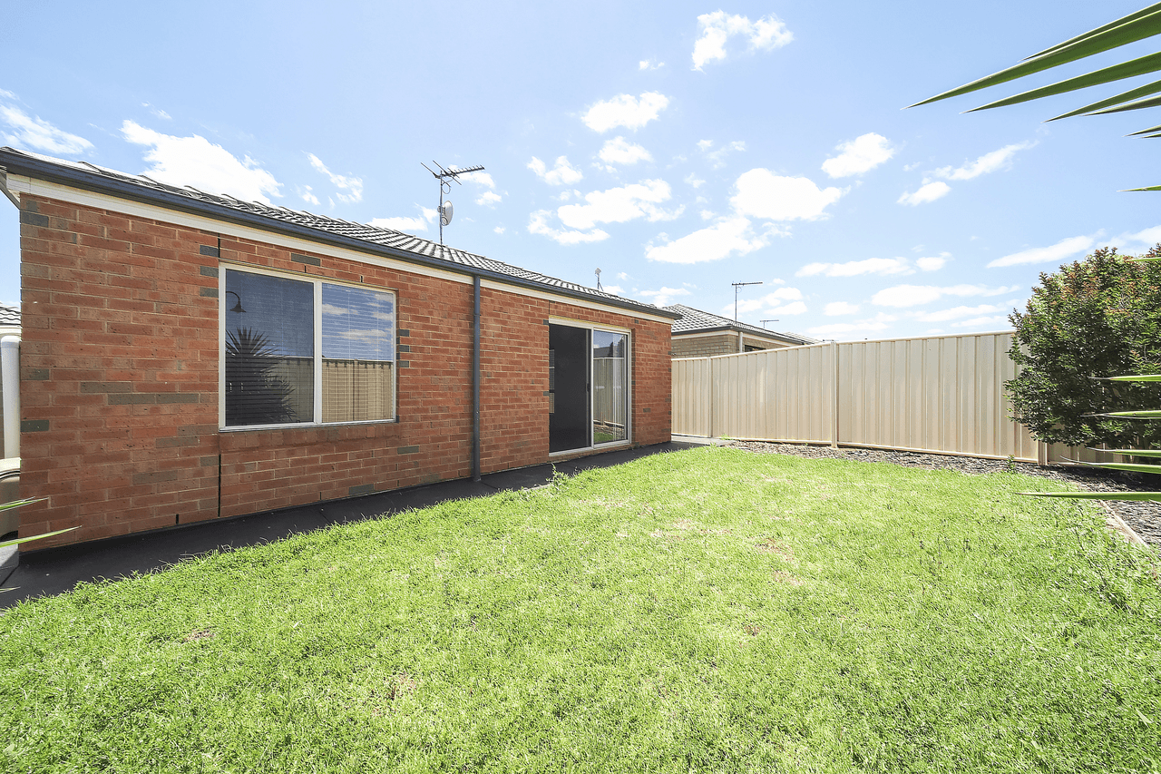 323 Fradd Road, MUNNO PARA WEST, SA 5115