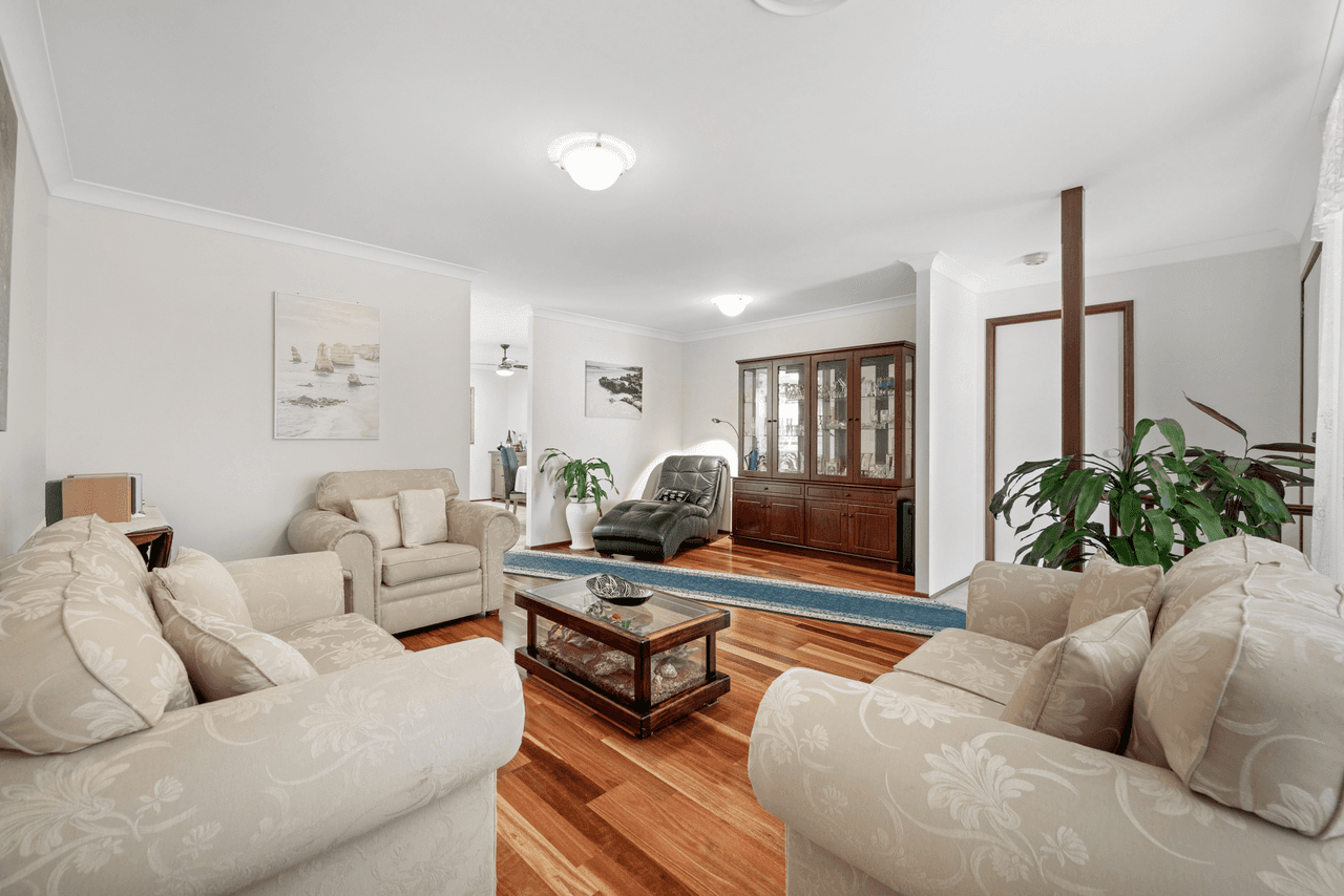 15 Muirfield Crescent, GLENMORE PARK, NSW 2745