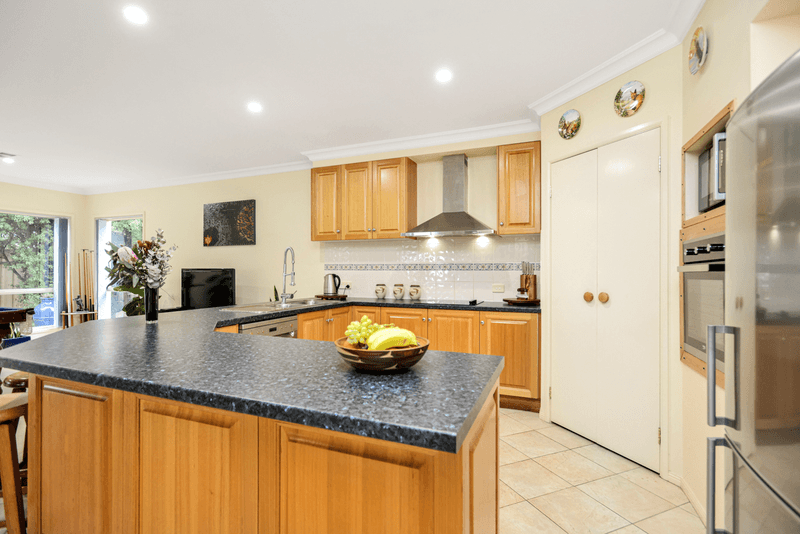 15 MAYFLOWER Court, ENCOUNTER BAY, SA 5211