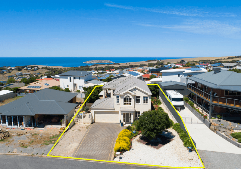 15 MAYFLOWER Court, ENCOUNTER BAY, SA 5211