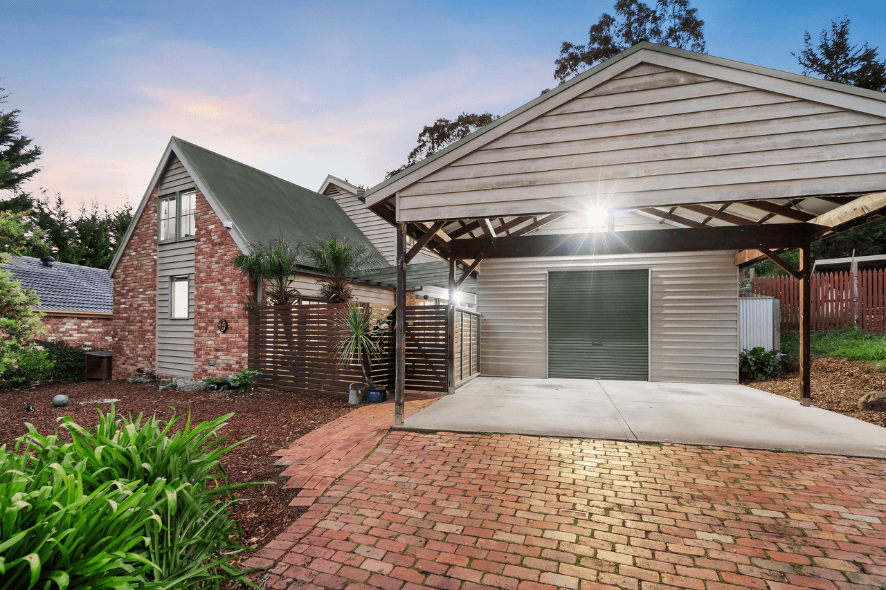 11 Lanvos Drive, DIAMOND CREEK, VIC 3089