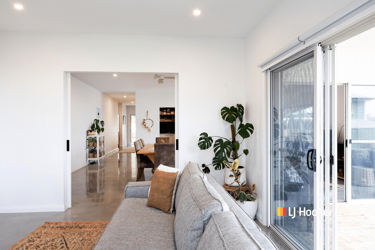 15 Carinya Crescent, NARRAWALLEE, NSW 2539