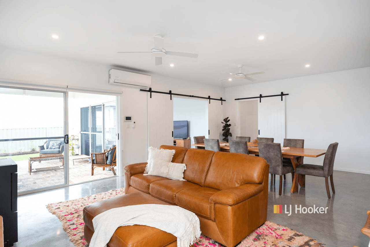 15 Carinya Crescent, NARRAWALLEE, NSW 2539