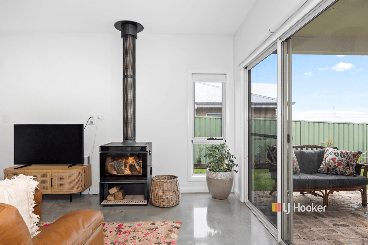 15 Carinya Crescent, NARRAWALLEE, NSW 2539