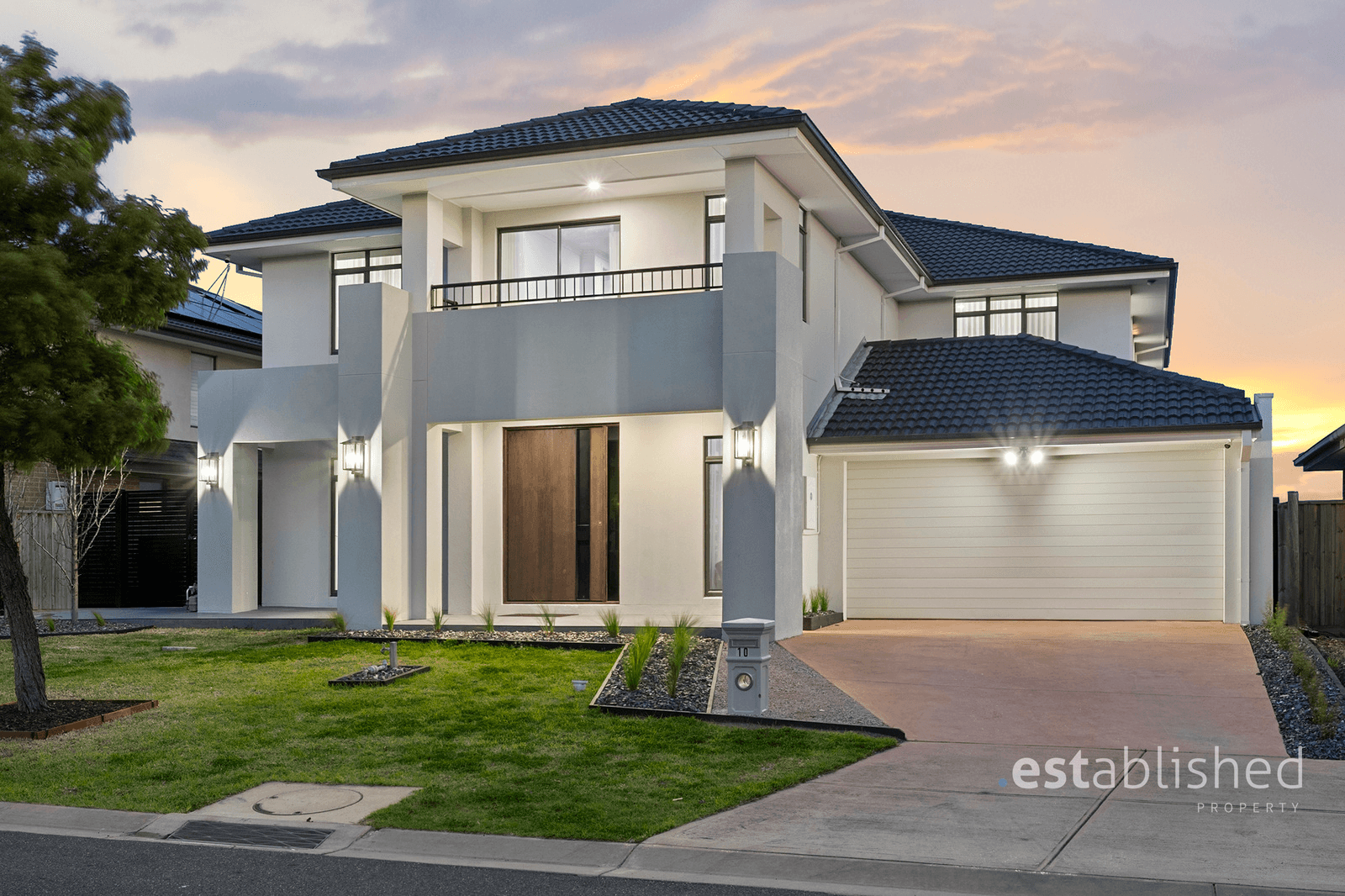 10 Outrigger Court, SANCTUARY LAKES, VIC 3030