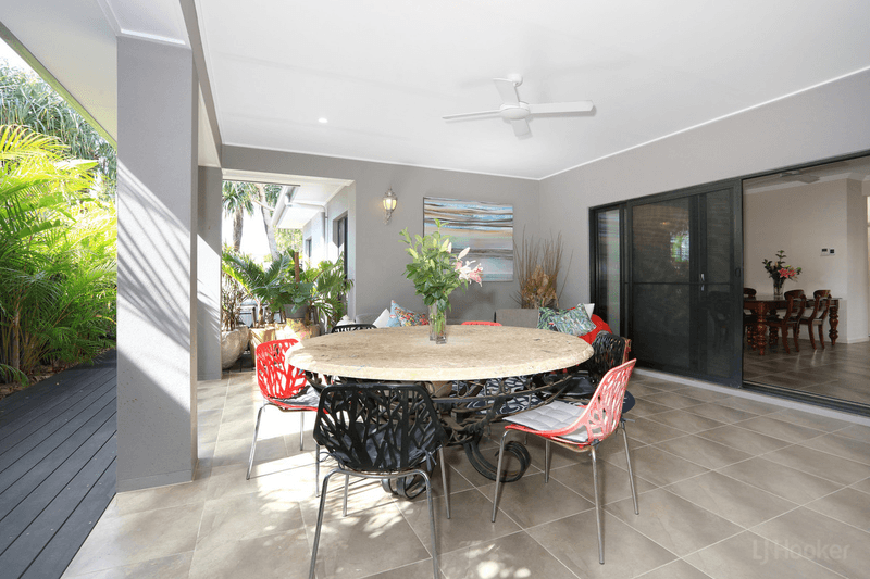 15 Leeside Place, HOPE ISLAND, QLD 4212