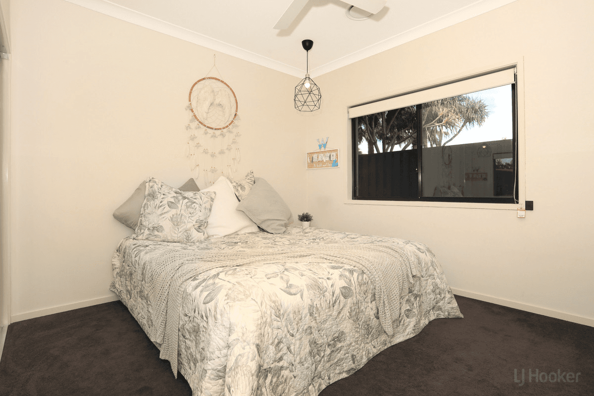 15 Leeside Place, HOPE ISLAND, QLD 4212