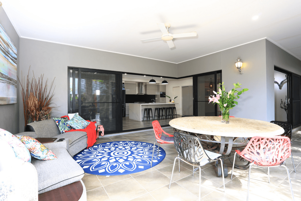 15 Leeside Place, HOPE ISLAND, QLD 4212