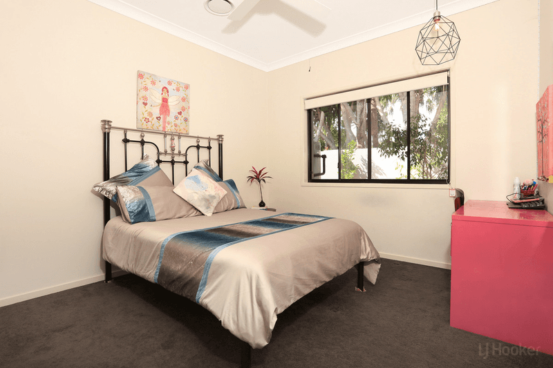 15 Leeside Place, HOPE ISLAND, QLD 4212