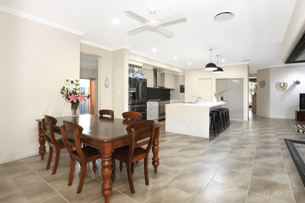 15 Leeside Place, HOPE ISLAND, QLD 4212