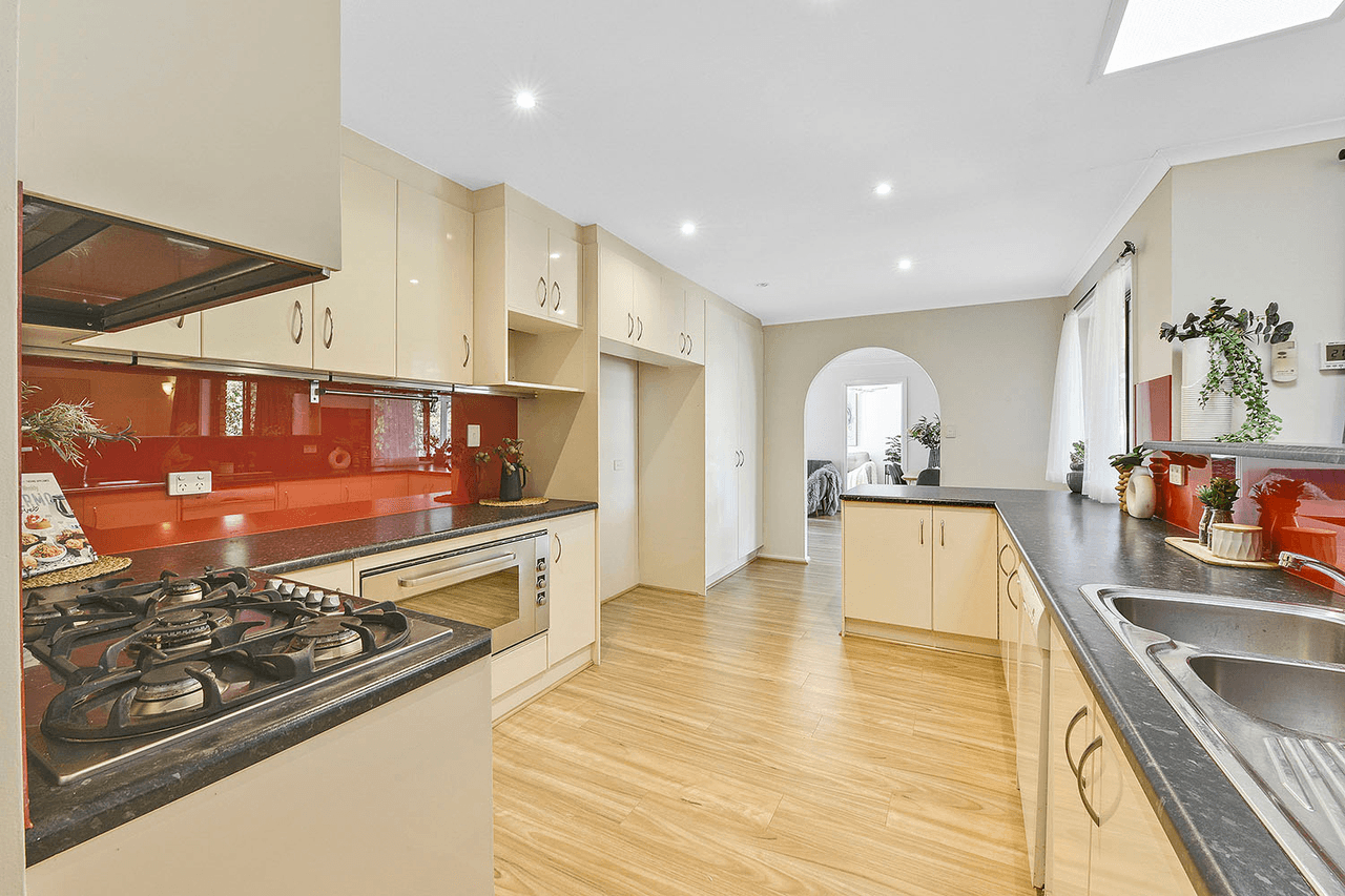 2 Jarrad Road, HAPPY VALLEY, SA 5159