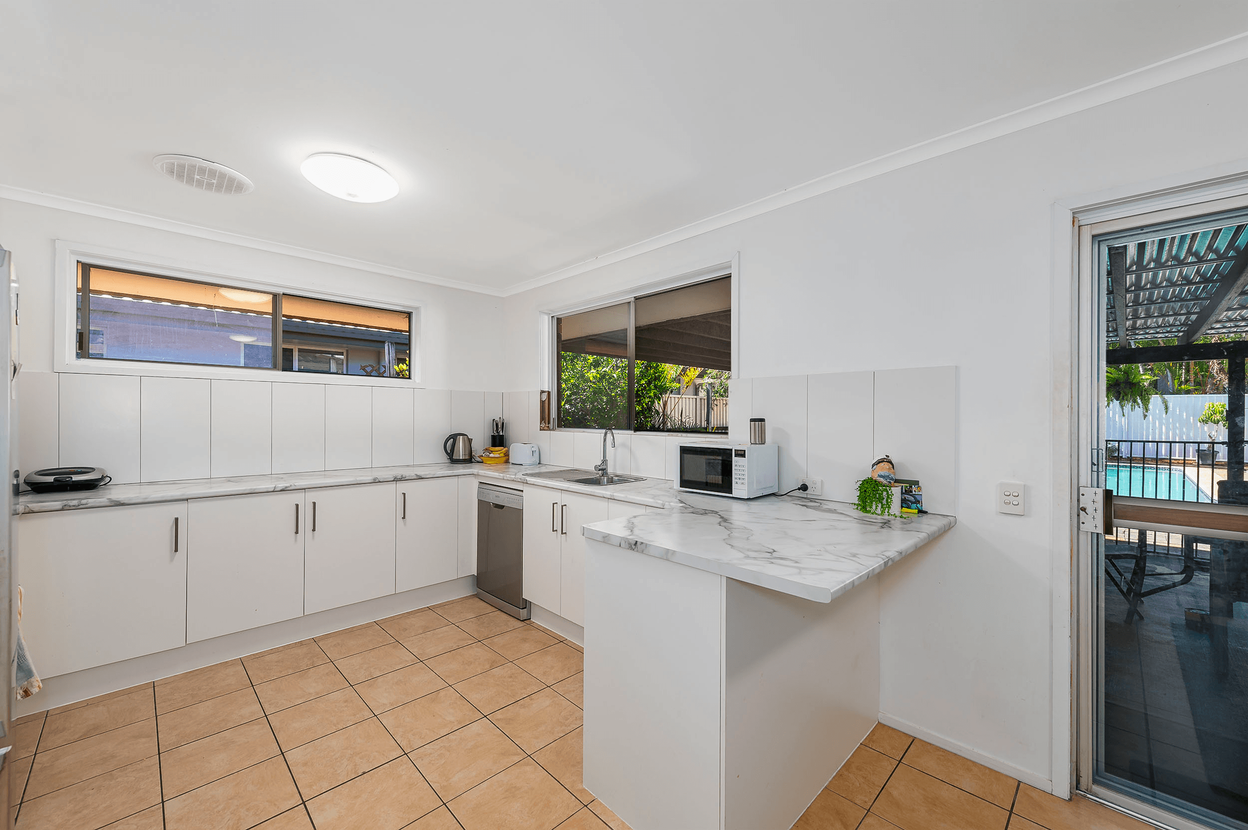30 Kingfisher Crescent, BURLEIGH WATERS, QLD 4220