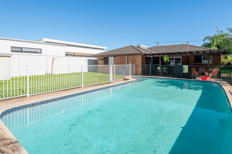 30 Kingfisher Crescent, BURLEIGH WATERS, QLD 4220