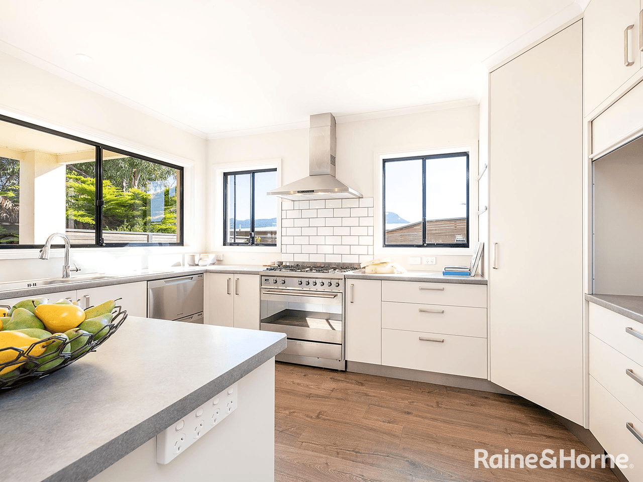 32 Fairview Drive, KINGSTON, TAS 7050