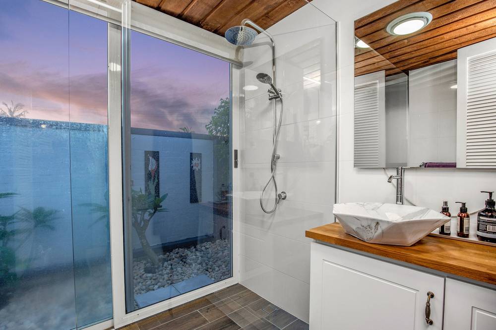 9 Lergessner Street, BIGGERA WATERS, QLD 4216